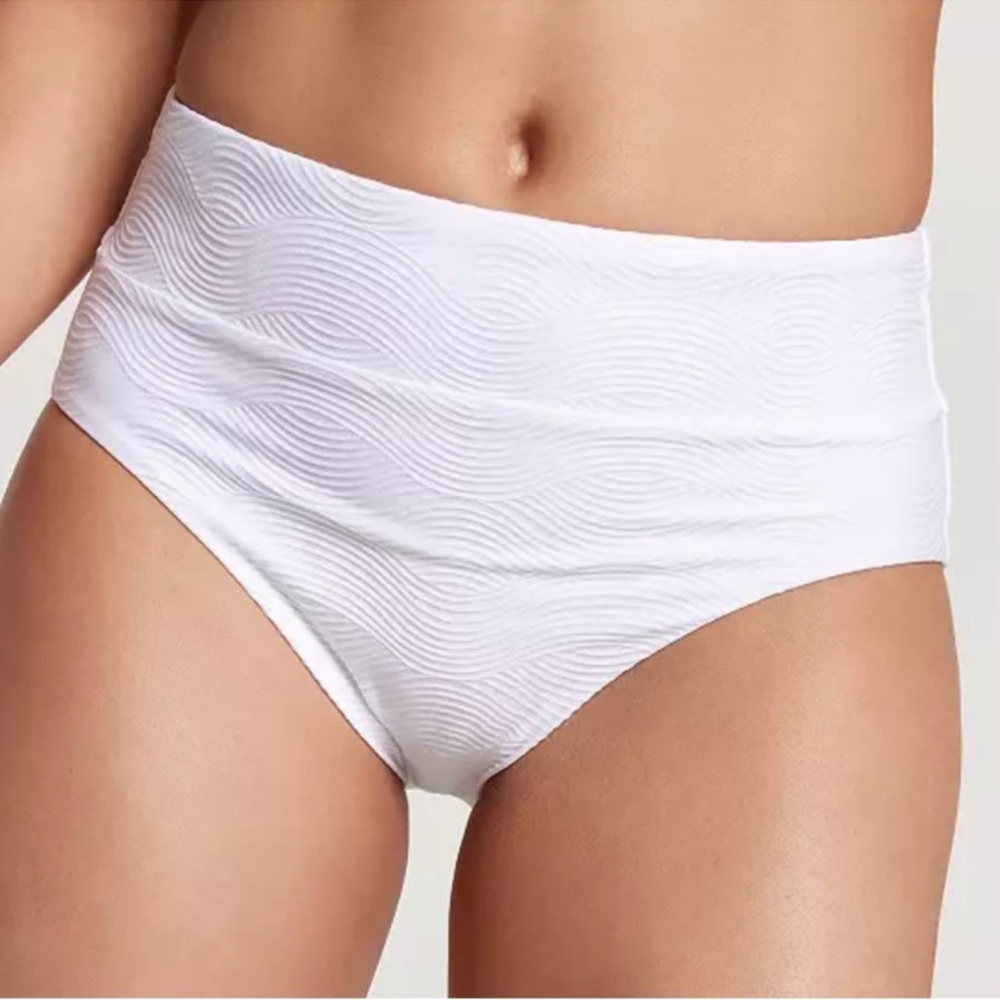 CALIA by Carrie Underwood White High-Waist wave Textured Swim Bottom